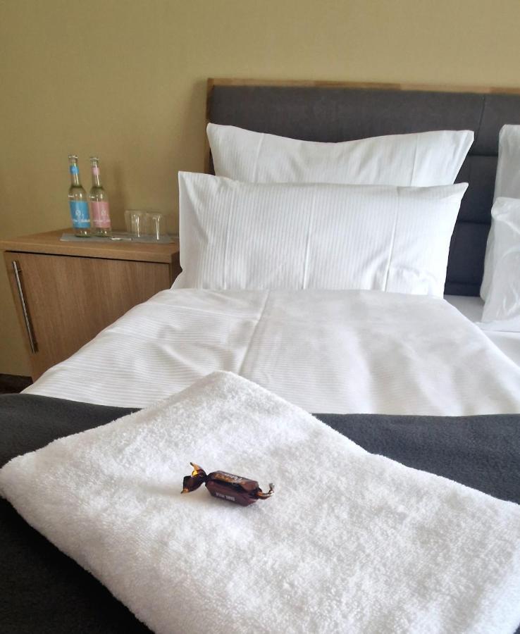 Hotel Rhin Inn Fehrbellin Bagian luar foto