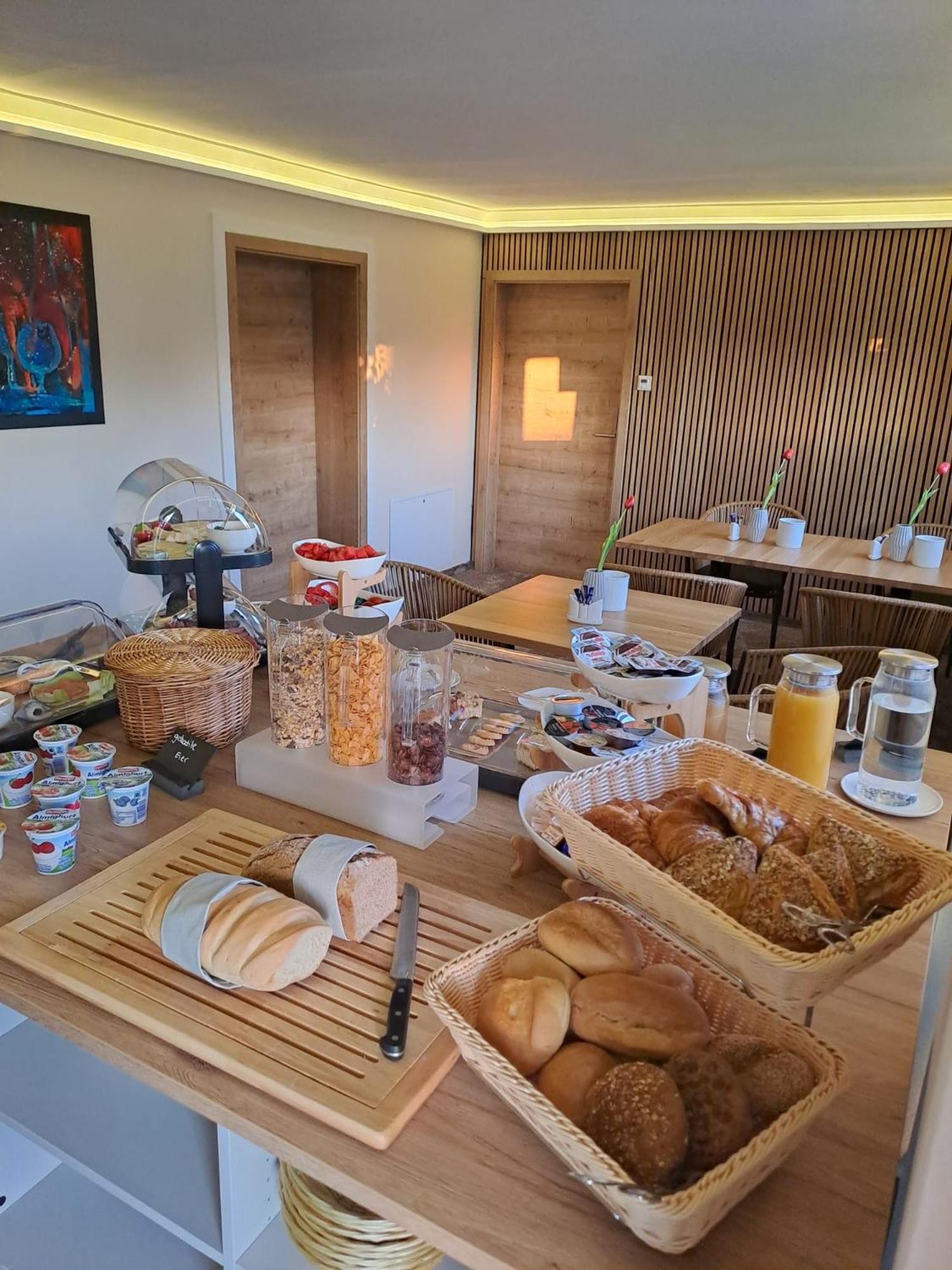 Hotel Rhin Inn Fehrbellin Bagian luar foto
